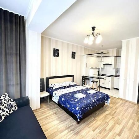 Beauty Studio In Center Apartment Chisinau Exterior photo